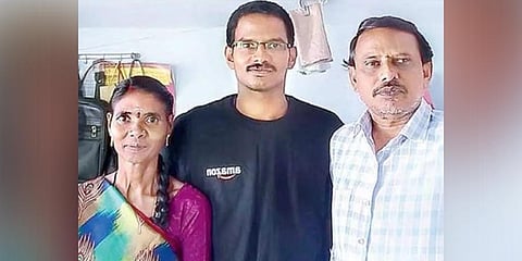 Tangellapalli Nikhil with parents Anita Laxmi and Tangellapalli Eswarachary. (Photo | EPS)