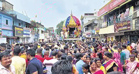 Residents of Baripada town pull the chariot of Lord Jagannath on the Grand Road in Mayurbhanj on Sunday I Sukanta Sahu