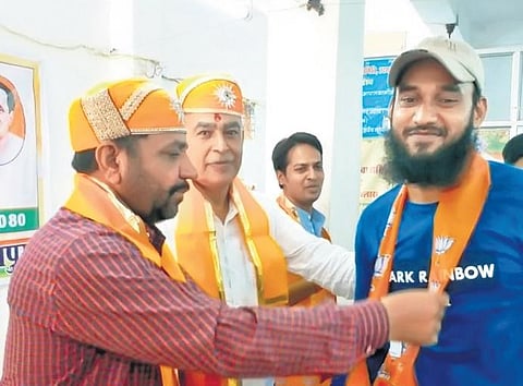 Photos showing murder accused Riyaz Attari with BJP leaders go viral. (Photo | EPS)