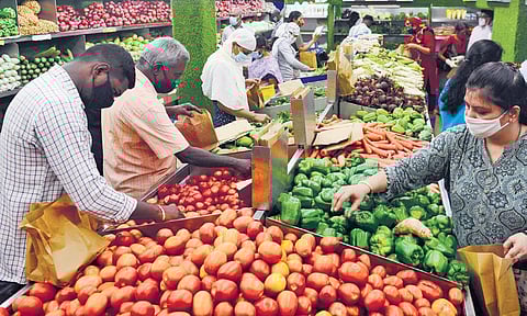 People thronging a grocery store in Anna Nagar (File photo| EPS)