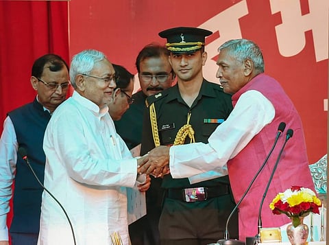 JD-U leader Nitish Kumar being greeted by Governor Phagu Chauhan after he was sworn-in as the Chief Minister of Bihar, during a ceremony at Rajbhawan in Patna. (Photo| PTI)