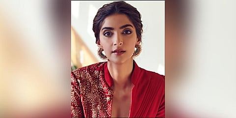 Sonam Kapoor make-up look by celebrity artist Arti Nayar. (Photo | Twitter/ @ Sonam Kapoor ) 