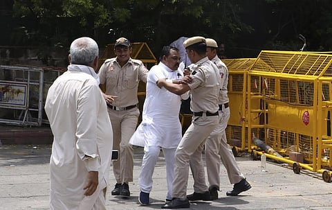 AAP leaders being detained for gathering outside Delhi Deputy Chief Minister Manish Sisodia's residence after CBI raided his premises. (Photo | EPS)