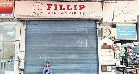 Shutters of liquor shops remained shut on Monday amid chaos and confusion over the Excise Policy of the Delhi government | Parveen Negi