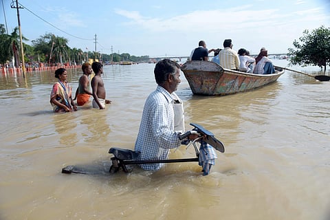 Flood-affected residents of a low-lying area on the banks of the River Ganges. (Photo | PTI)