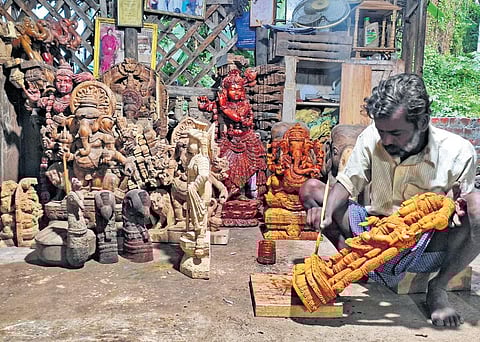 Over 700 families carefully craft wooden idols at Anna Nagar in Kallakurichi | Express