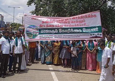 Political parties join farmers in a rally to oppose the extension of the PAP water scheme to Ottanchatiram on Sunday.