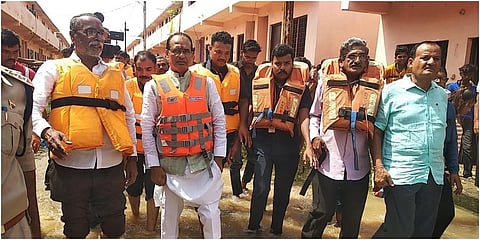 CM visiting flood-hit families shifted to a shelter camp in Kuthiyana village of Morena district. (Photo | EPS)