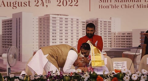 PM Modi seeks Mata Amritanandamayi's blessings at the inauguration. (Photo | Special Arrangement)