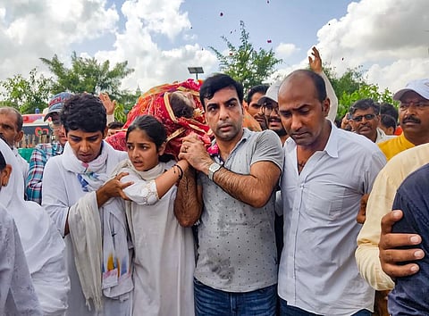 Yashodhra, daughter of Haryana BJP leader Sonali Phogat, along with others carries the mortal remains of her mother during the funeral procession. (Photo | PTI)