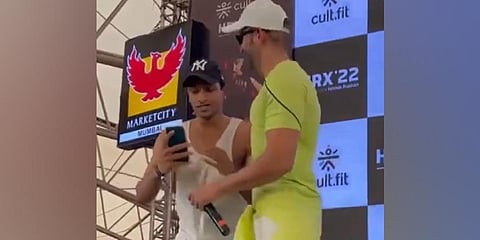 Hrithik Roshan with his fan (Photo | Twitter)