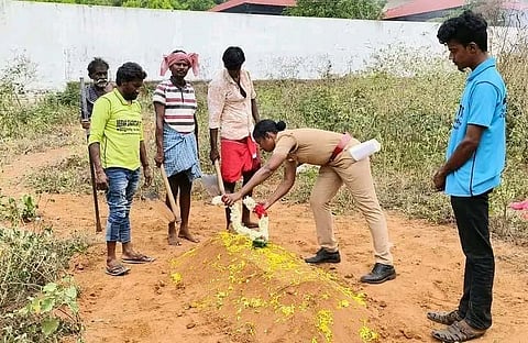 Amina, a police constable from Mettupalayam who has been cremating unidentified and unclaimed bodies.