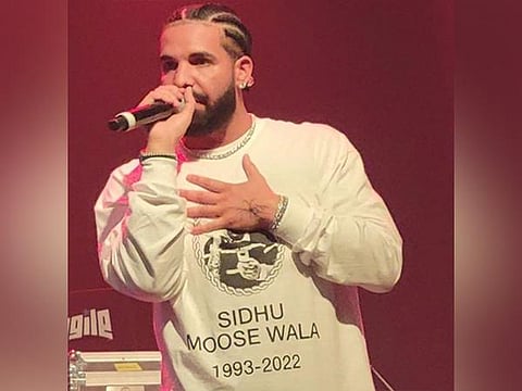 International rapper and singer Drake wearing a t-shirt with Siddhu Moose Wala's name on it. (Photo | ANI Twitter)