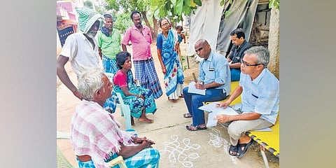 The HRF and RSV fact-finding committee interacts with the family members of deceased farmer M Raghupathi at Kalikapuram village. (Photo|Express)