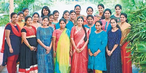 Anupama Kumar Vijayanand (front row, in red) with expectant mothers