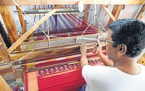 Weaver Kumar at work