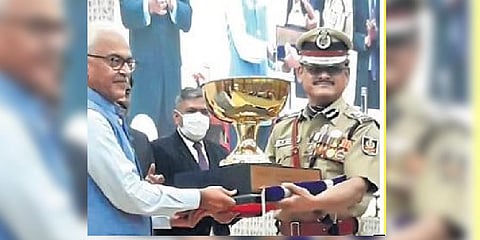 BPSPA chief Arun Sarangi with the award