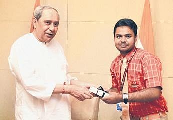 Odisha CM felicitates NEET-UG State topper Priya Somadutta Nayak