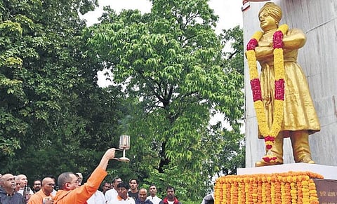 Ramakrishna Math members pay tributes to Swami Vivekananda on Sunday | Jwala
