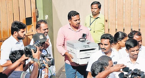 DVAC sleuths leave Velumani’s Kovai home | S Senbagapandiyan