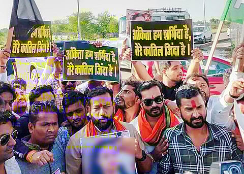 BJP workers protest outside the resort where Jharkhand UPA MLAs are staying, over the death of a class-12 student, who was allegedly set on fire by a man in Jharkhand's Dumka district. (Photo | PTI)