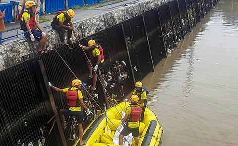 SDRF personnel recover the body of a female resort receptionist, who was murdered allegedly by the resort owner (Photo | PTI)