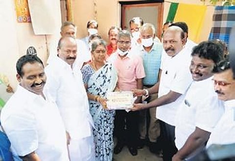 Ma Subramanian distributing a medical kit to an MTM beneficiary