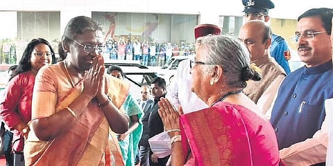 President Droupadi Murmu welcomed by chairperson of Board of Governors of IIIT Dharwad, Sudha Murty, on Monday