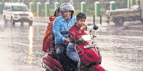 Sudden rain on Monday has caught commuters unawares. A scene from Sathya Nagar near War Memorial in Chennai | R Satish Babu