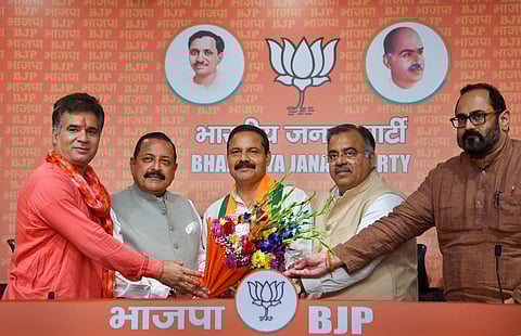 Aam Aadmi Party leader Balwant Singh Mankotia joins BJP in the presence of Union Ministers Jitender Singh and Rajeev Chandrasekhar. (Photo | PTI)