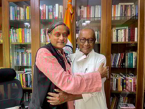 Congress leaders Shashi Tharoor and Digvijaya Singh meet in New Delhi on September 29, 2022. (Photo | PTI)