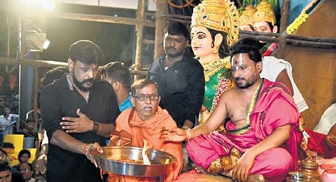 Chikoti Praveen offers prayers at the Khairatabad Ganesh pandal on Friday