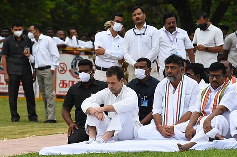 Congress' Rahul Gandhi paid floral tribute to his late father and former Prime Minister Rajiv Gandhi in Sriperumbudur where he was assassinated in a suicide bombing. (Photo | Ashwin Prasath, EPS)