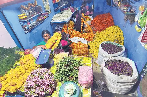Flower stalls in Kochi | (pics) A Sanesh