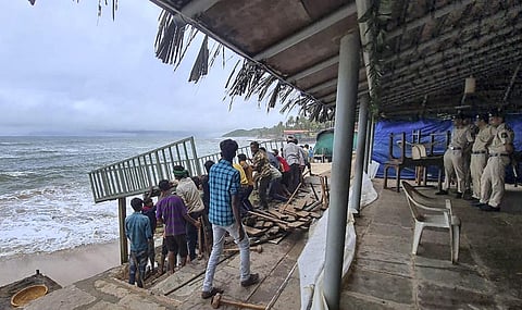 Demolition of 'Curlies' restaurant at Anjuna beach underway for alleged violation of the Coastal Regulation Zone (CRZ) norms, in Goa, Friday, Sept. 9, 2022. (Photo | PTI)