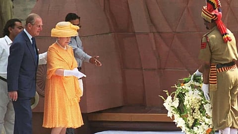 Queen Elizabeth with her husband Prince Philip visit Jallianwala Bagh massacre site in 1997. (File Photo | AFP)