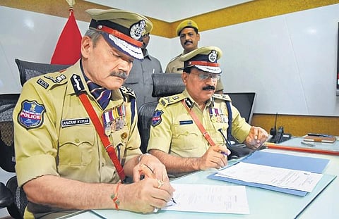 Anjani Kumar assuming charge as DGP from M Mahender Reddy at the State police headquarters in Hyderabad | Vinay Madapu