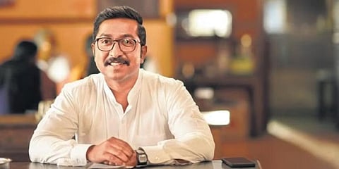 Actor Vineeth Sreenivasan in director Abhinav Sunder Nayak's 'Mukundan Unni Associates'. (File photo | YouTube screengrab)