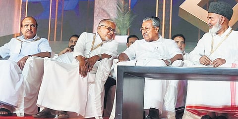 Kerala Nadvathul Mujahideen president T P Abdulla Koya Madani interacts with Chief Minister Pinarayi Vijayan during the Mujahid conference in Kozhikode on Sunday. (Photo | EPS)