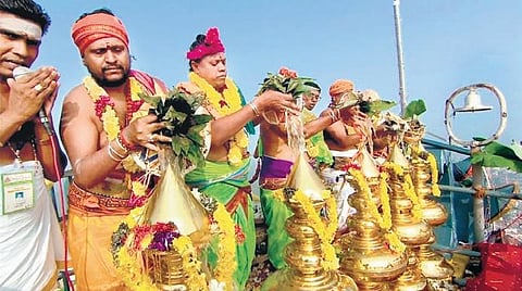 Over 200 priests chanted mantras in the Tamil language.
