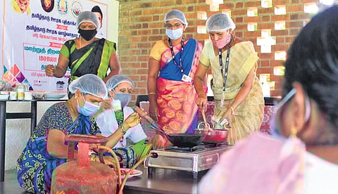 D’lite Masala team member making Podis