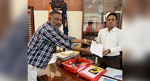 Farooq, father of murdered Fazil, submitted a complaint to Mangaluru city police commissioner N Shashi Kumar against VHP leader Sharan Pumpwell.