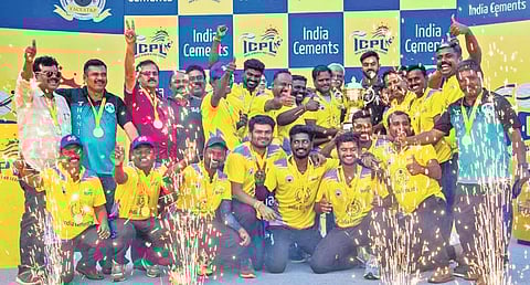 Thanjavur Super Kings players celebrate with chief guest Vijay Shankar. (Express)