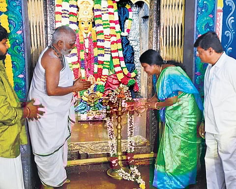 Devotees offer prayers at the Sri Bhadrakali temple in Warangal as Navaratri celebrations commenced on Sunday. (Photo | Express)
