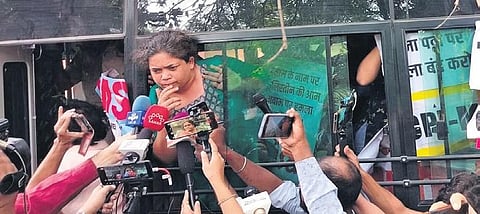 Protestors being taken away on a police bus | pti