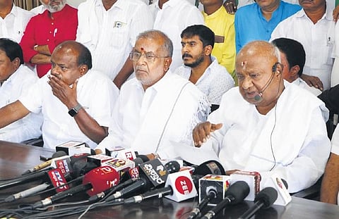 JDS patriarch and former PM HD Deve Gowda, accompanied by JDS leaders GT Devegowda and HD Kumaraswamy, announces dissolution of the party state unit headed by CM Ibrahim in Bengaluru. (Photo | Expre