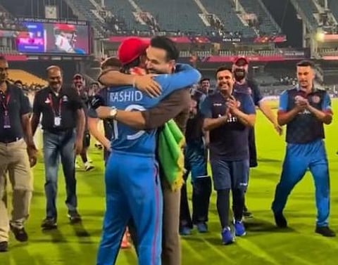 Irfan Khan hugging Rashid Khan (Videograb)