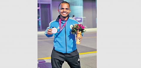 Rongali Ravi won silver medal at Para Asian Games held in China I Express