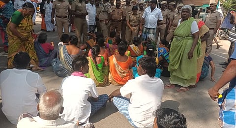 Kin of the deceased staged road roko in front of the Government Hospital in Cumbum. (Photo | Express)