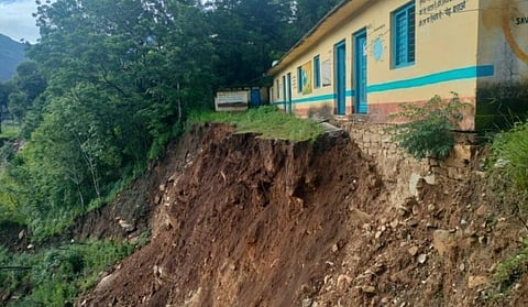 A school building of Godali Inter College in Block Pokhari of Chamoli district is on the verge of collapse. (Photo | EPS)